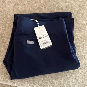 FIGS Kade Cargo Scrub Pant NWT in Navy Blue